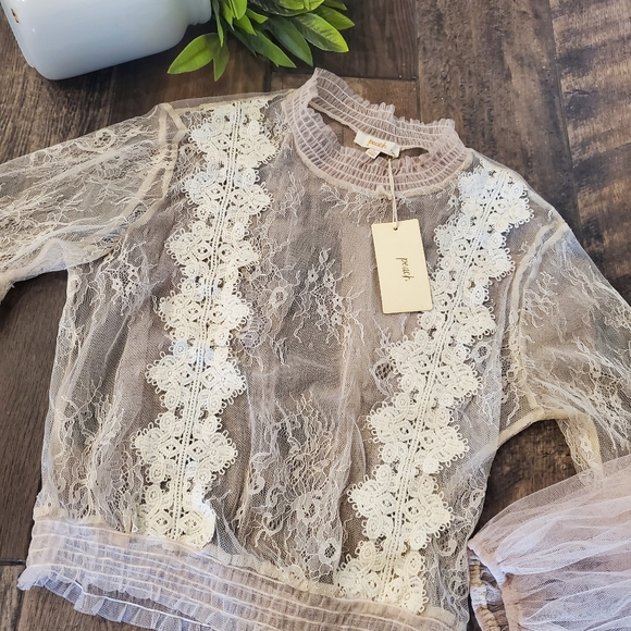 Sheer lace top by peach - Picture 3 of 4